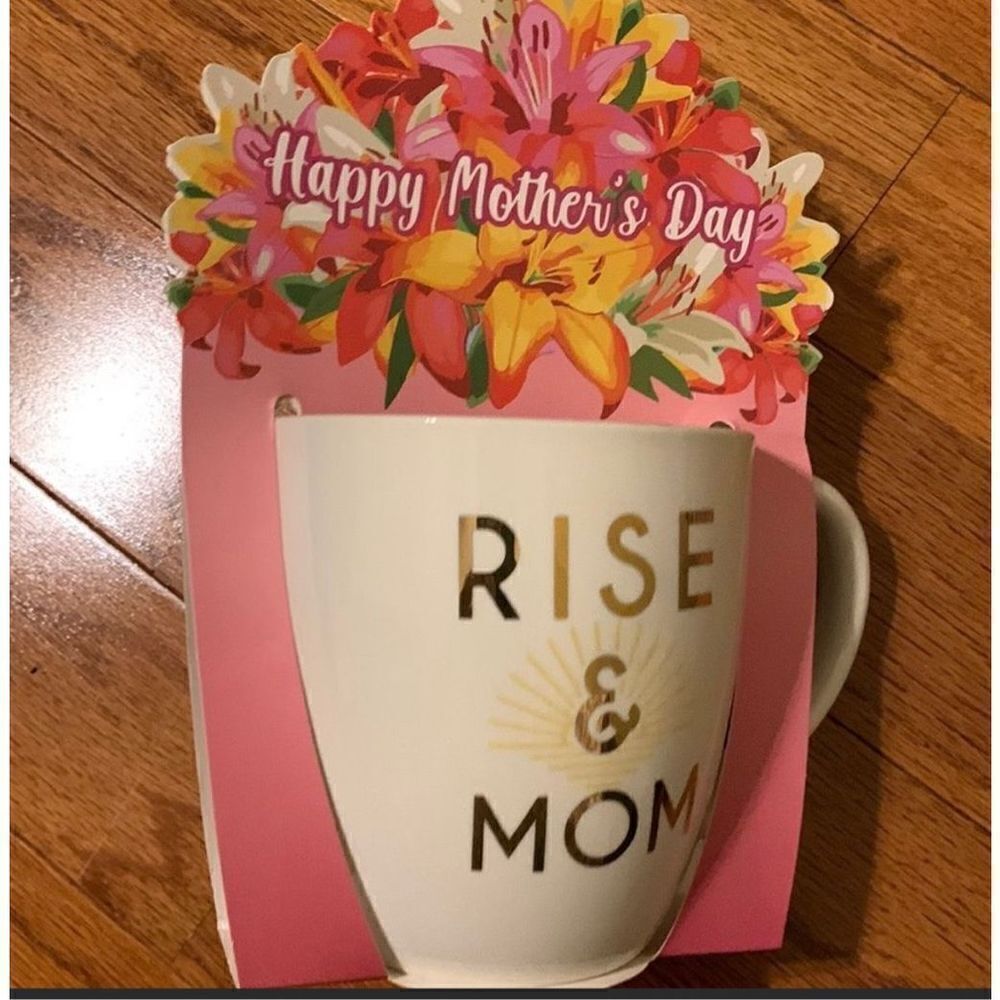 New Modern Expressions Mother's Day
large mug,
"Rise & Mom". 18.3 fl oz Gift